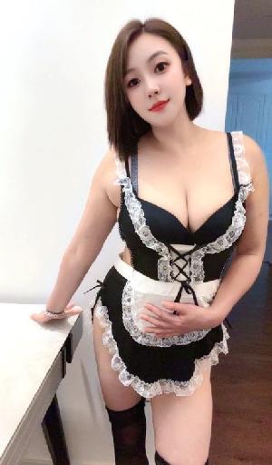 舌吻大胸妖姬