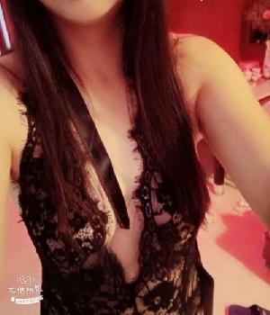诱惑长腿骚女