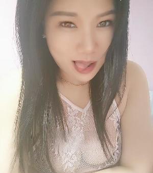 丰满又性感的骚货小妖精柒柒