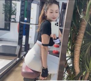 前凸后翘健身骚妇