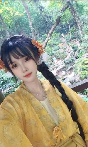 栖霞高挑甜妹