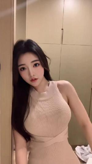 嫩模一对豪乳美不胜收