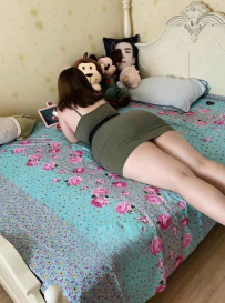白白嫩嫩大波骚妹子
