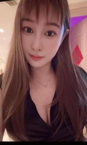 大胸小姐姐