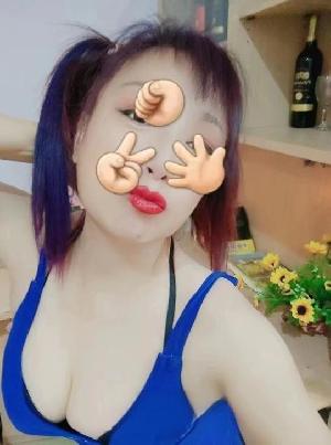 长腿肤白熟女姐姐