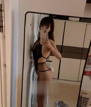 性感美腿尤物会配合