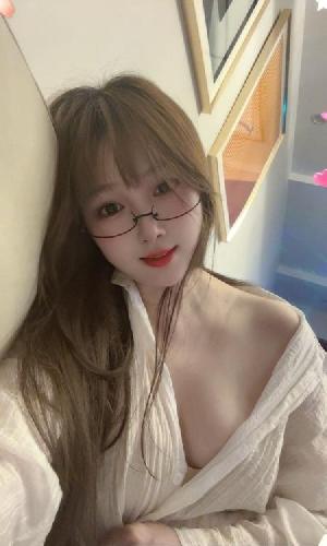 八爪椅明艳少妇