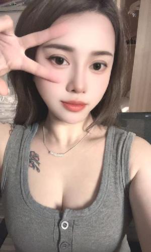 皮肤白奶子大颜值妹妹