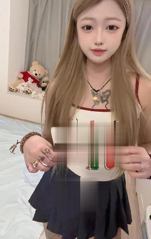福州公园纹身小妹