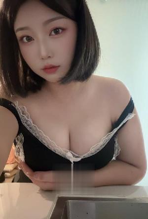 成都短发大胸小月