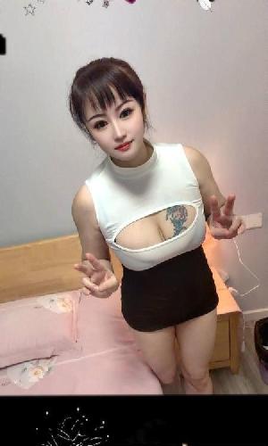 豹纹大胸风骚熟女