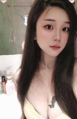 舌吻大胸露露