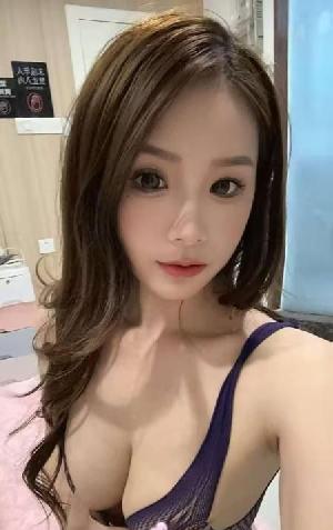 后入大屁股小甜甜