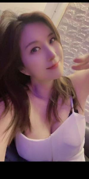 骚气各种姿势都会的小姐姐