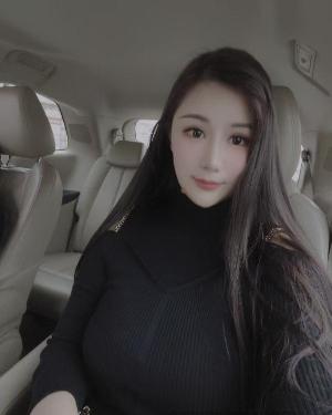 大胸翘臀妹子