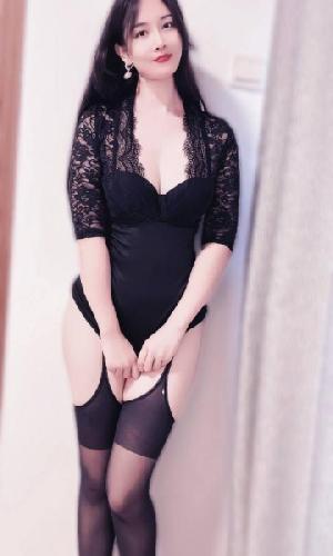 大胸风骚翘臀月儿