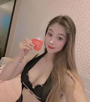 长腿翘臀骚女