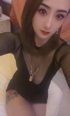 大奶纹身丰满美女