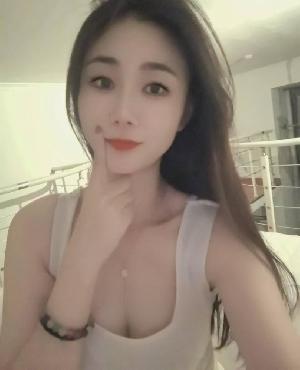 身材高挑的美女