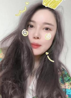 建邺吾悦广场小姐姐