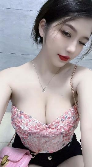 情趣粉嫩翘胸骚妹