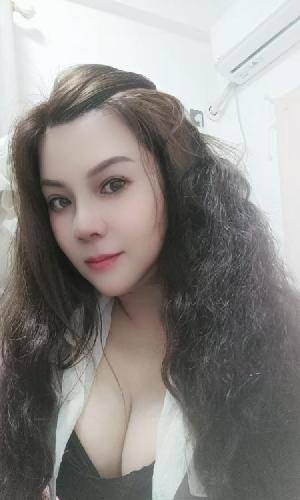 大波浪服务型少妇