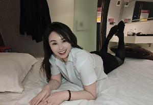 职业装温柔少妇