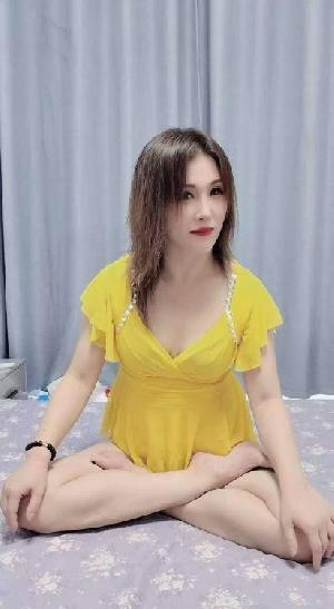 一字马瑜伽骚气少妇