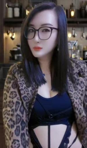 合肥眼镜姐