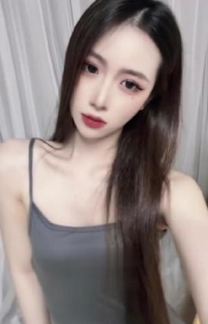 服务型大胸美女