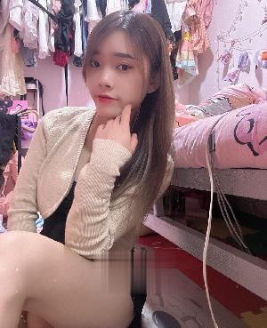 武候性感白嫩辣妹子