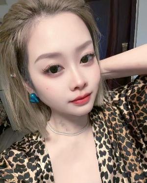 武侯娇小翘臀奶糖