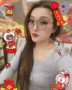 漂亮眼镜少妇