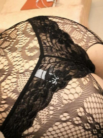 翘臀黑丝少妇