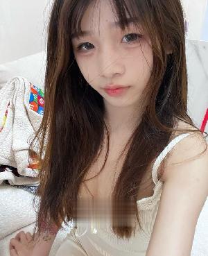 大胸嫩妹白虎小穴汁水多