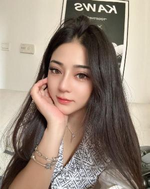 东莞性感小迪丽热巴