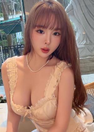 胸脯饱满微胖女人水也多
