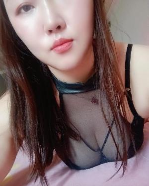 汽博巨臀人妻
