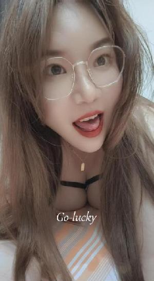 眼镜大波女