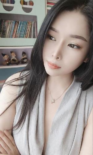 龙华风骚肥臀小妮