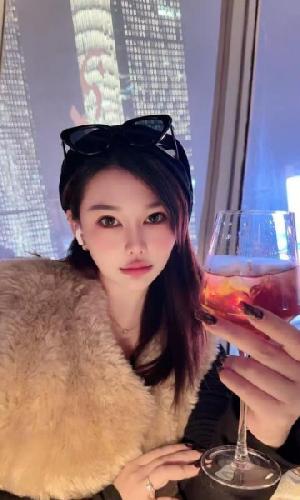 岳麓E奶女神依依