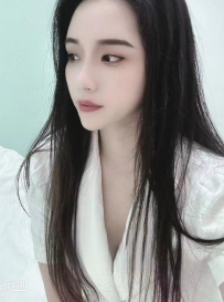 白嫩大熊苗条少妇