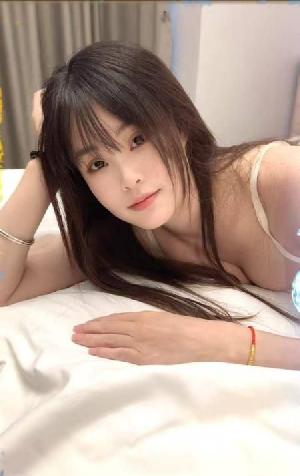 舌吻可爱嫩妹