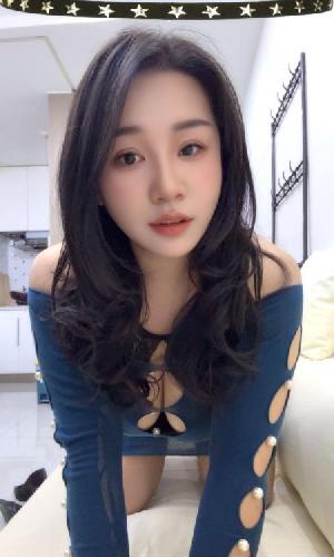 滨江美胸老板娘
