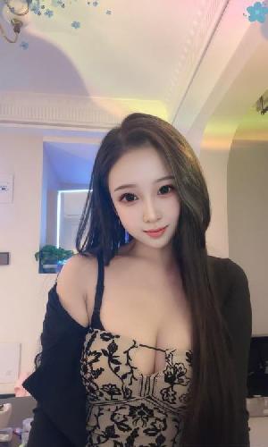 大胸风骚小姐姐