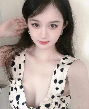 朝阳丰满大胸小美女