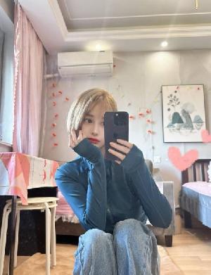 性感丰满大胸妹子
