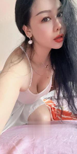 欧美型大奶小姐姐