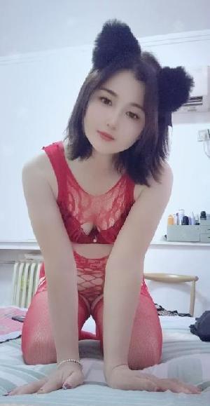 舌吻红色情欲小浪妇