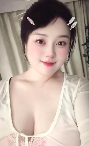 大胸三通奶牛